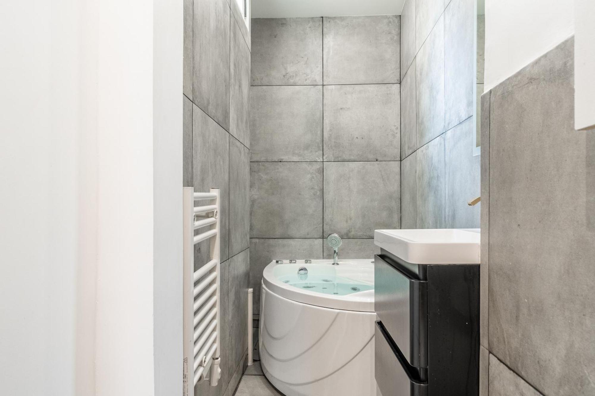 Lavie Maison Eiffel Ac Hot Tub Paris Exteriör bild